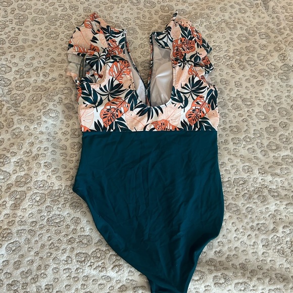 NWT Women’s Size XXL Tropical Print One Piece Swimsuit with ruffle sleeves - Picture 8 of 9